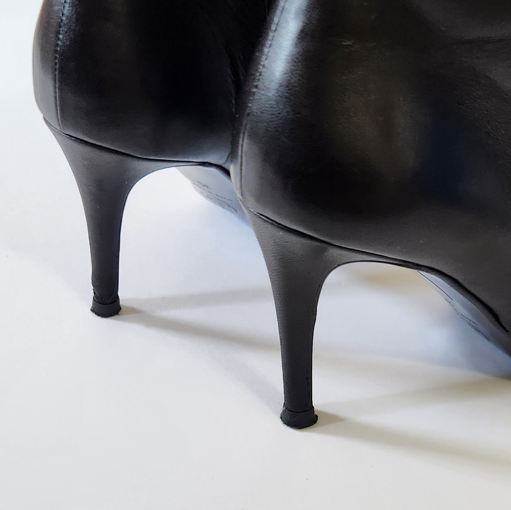CHANEL Black‎ and Cream Heeled Boots - Picture 11 of 16